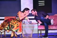 Pathaan : દીપિકાની ચુલબુલી અદાઓ, જાહેરમાં શાહરૂખ સાથે કરી રોમેંટિક હરકતો-Photos