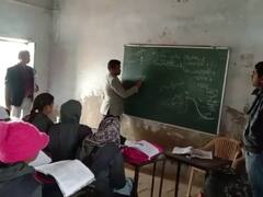 भरतपुर: स्कूल भ्रमण पर निकले भरतपुर कलेक्टर बन गए टीचर, ब्लैक बोर्ड पर बच्चों को समझाने लगे भूगोल