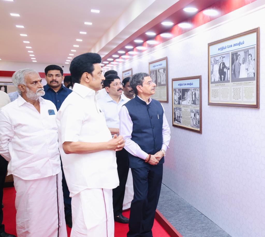 MK Stalin : மகாத்மா காந்தி நினைவுதினம்; தமிழ்நாடு அரசு சார்பில் ஆளுநர்,முதலமைச்சர் மரியாதை!