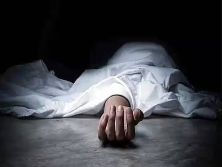London Indian Origin Murder: कत्ल की खौफनाक वारदात रूह कंपा देगी, बेडरूम में पिता की लाश और शैंपेन की सैकड़ों बोतलों से घिरा कातिल बेटा London indian origin man killed 86 year old father with Champagne Bottle London Indian Origin Murder: कत्ल की खौफनाक वारदात रूह कंपा देगी, बेडरूम में पिता की लाश और शैंपेन की सैकड़ों बोतलों से घिरा कातिल बेटा
