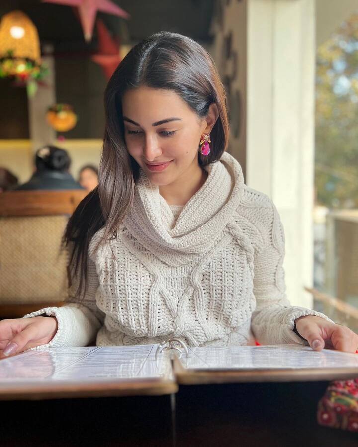 तिने आपल्या जबरदस्त अभिनयाची जादू बॉलीवूडपासून दक्षिणेच्या चित्रपटसृष्टीतही चालवली आहे. (फोटो सौजन्य : amyradastur93/इंस्टाग्राम )