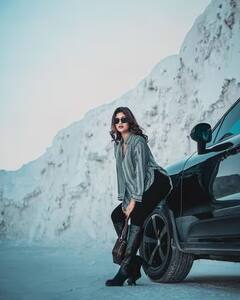 Anjali Arora Photos: कानात झुमके अन् बॅकलेस ब्लाऊज; 'कच्चा बादाम गर्ल' अंजली अरोराचा ब्रायडल लूक