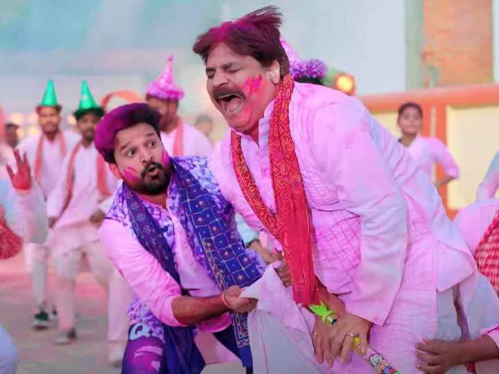 Ritesh Pandey Bhojpuri Holi Song Anand Mohan And Astha Singh Maal Khoje Budhwa Holi Song: आस्था सिंह के पीछे पिचकारी लेकर दौड़े आनंद मोहन, Ritesh Pandey ने उड़ाया खेत में गुलाल