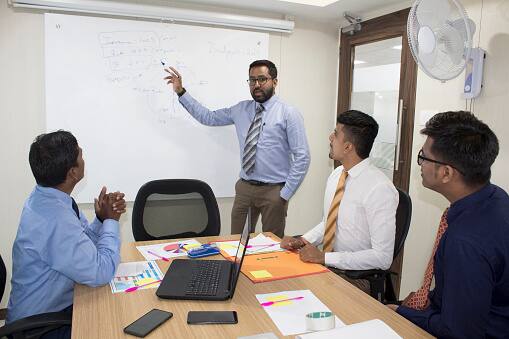 ग्रॅच्युइटी कायद्याच्या कलम-2 अ नुसार, भूमिगत खाणींमध्ये काम करणार्‍या कर्मचार्‍यांनी त्यांच्या एम्प्लॉयरसोबत चार वर्ष सलग 190 दिवस काम केलं, तर ते ग्रॅच्युइटीसाठी पात्र ठरतात. (PC:istock)