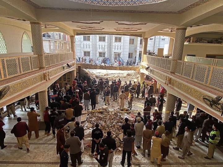 46 people died in the bomb blast in Peshawar, see the horrific scene of the attack in pictures 46 people died in the bomb blast in Peshawar, see the horrific scene of the attack in pictures