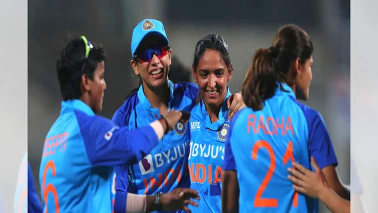 Womens T20 World Cup 2023 West Indies women given target of 119 runs against India Women at Newlands Cricket Ground दिप्तीचा भेदक मारा, वेस्ट इंडिजची 118 धावांपर्यंत मजल, विजयासाठी 119 धावांचे आव्हान