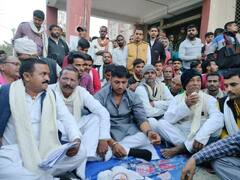 गया में आरजेडी विधायक धरना देकर थाना के बाहर बैठ गए, जिद की तो SI को जताना पड़ा खेद, जानें पूरा मामला