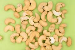 Cashew : भारतातील 'या' शहरांत कांद्या-बटाट्याच्या दरात विकतात काजू