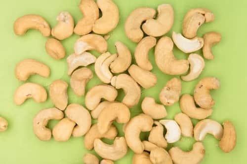 हे जाणून तुम्हाला नक्कीच आश्चर्य वाटेल. पण, भारतीय बाजारपेठेत 800 ते 1000 रुपये किलोने विकले जाणारे काजू या शहरात केवळ 30 ते 50 रुपये किलोने विकले जातात.