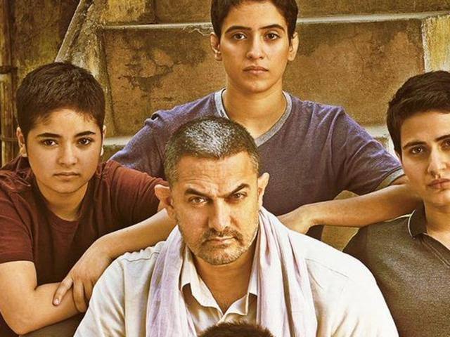वहीं 2016 में आई हुई दंगल (Dangal) मूवी भी काफी ज्यादा हिट गई थी. इस फिल्म में आमिर खान ने अहम भूमिका निभाई थी. जिन्होंने बेटियों का सपोर्ट करते हुए उन्हें पढ़ाने लिखाने और कुछ बनाने का समर्थन किया. IMDb से इस फिल्म को 8.3 की रेटिंग मिली. (Photo- Instagram)