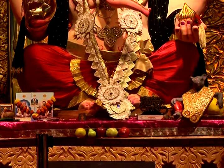 भव्य देखावासह विविध सामाजिक उपक्रमही या माघी गणेशोत्सवानिम्मित या ठिकाणी राबवले जात आहेत.