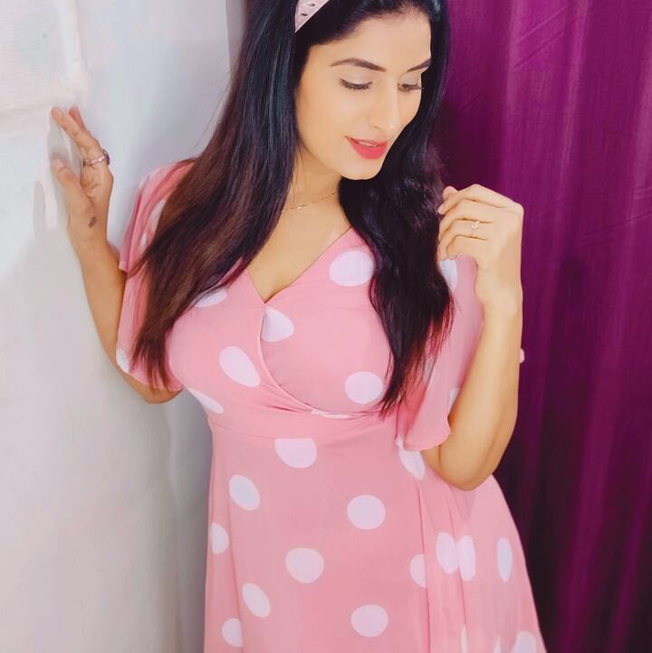 पूनम दुबे के पास एक से एक बड़े प्रोजेक्ट के ऑफर हैं जिनकी शूटिंग में वो फिलहाल बिजी चल रही हैं.