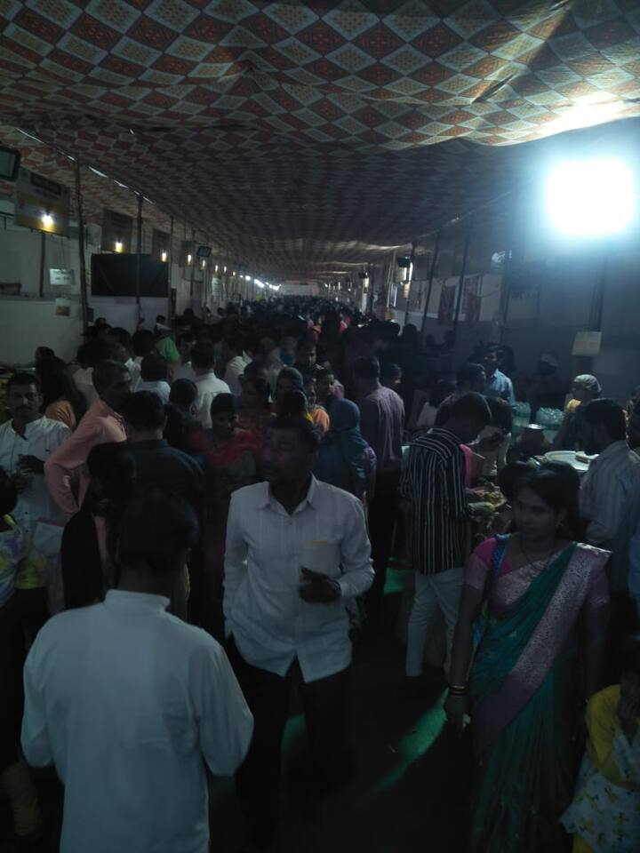 महिला बचत गटांनी उभ्या केलेल्या खाद्य पदार्थ स्टॉलच्या माध्यमातून 50 लाखांची उलाढाल झाली.