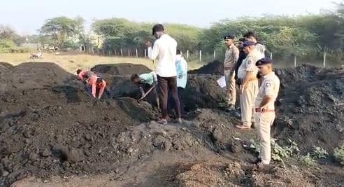 The buried body of a girl missing 10 days ago was found in Vadodara Vadodra: વડોદરામાં 10 દિવસ પૂર્વે ગુમ યુવતીનો દાટી દેવાયેલો મૃતદેહ મળ્યો 