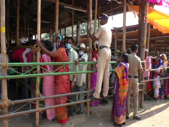 एकादशीच्या दोन दिवस आधीच दर्शन रांग गोपाळपूरपर्यंत पोहचले आहे.