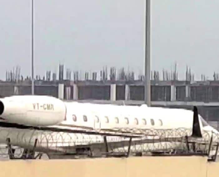 Andhra pradesh cm jagan mohan reddys plane makes emergency landing at gannavaram airport  Andhra Pradesh: આંધ્રપ્રદેશના મુખ્યમંત્રી જગન મોહન રેડ્ડીના વિમાનનું ઈમરજન્સી લેન્ડિંગ