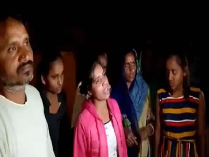 Bilaspur police accused of assault and misbehaving with women accusing them of selling liquor chhattisgarh Bilaspur: 'घर में चल रही थी सगाई की रस्म, आ धमकी पुलिस, जमकर किया हंगामा', आईजी के ऑफिस पहुंचा पीड़ित परिवार