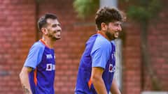 চাহাল নয়, কুলদীপকেই বিশ্বকাপের স্কোয়াডে দেখতে চাইছেন এই প্রাক্তন স্পিনার