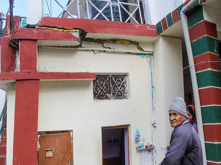 Cracks in Chamoli's Karnaprayag (Photo Gallery)