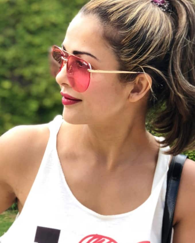 বলিউডে বেশ কিছু ছবিতে অভিনয় করেছেন অমৃতা অরোরা। কিন্তু তিনি তাঁর দিদি মালাইকার মতো জনপ্রিয়তা পাননি। মালাইকা যেখানে অভিনেত্রী এবং সঞ্চালিকা হিসেবে কাজ করেছেন। সেখানে অমৃতা অভিনয় করা ছাড়াও মডেলিং, ভিডিও জকি এবং টিভি প্রেসেন্টার হিসেবে কাজ করেছেন।