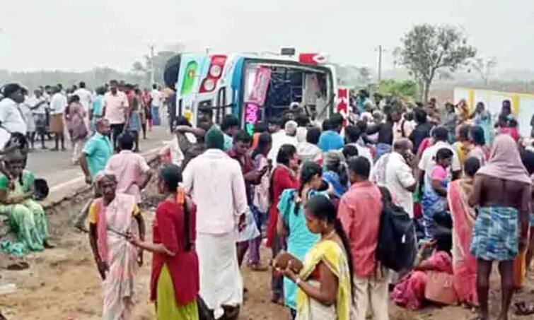 Ariyalur District: Bus overturns in a ditch, one killed and 50 injured TNN Ariyalur: தனியார் பேருந்து  பள்ளத்தில் கவிழ்ந்து விபத்து - ஒருவர் உயிரிழப்பு, 50 பேர் காயம்