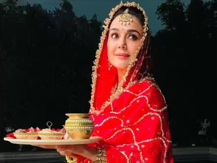 বলিউডের প্রথম সারির শিল্পী হলেও লাইফস্টাইলে আমুল পরিবর্তন আনেননি। বরং যেখানে থাকুন না কেন, দেশিয় সংষ্কৃতি নিয়েই চলতে ভালবাসেন তিনি।