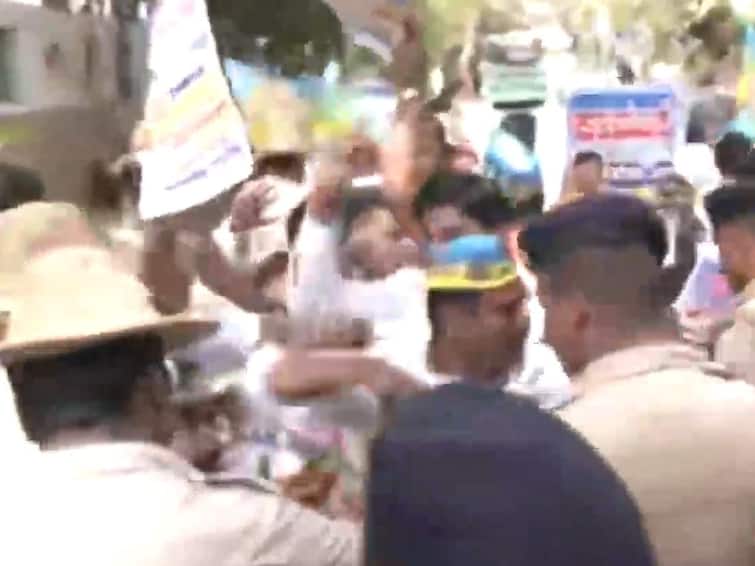 'Sex CD' Scandal: DK Shivakumar Supporters Protest Against Ramesh Jarkiholi Over 'Key Conspirator' Remark 'Sex CD' Scandal: DK Shivakumar Supporters Protest Against Ramesh Jarkiholi Over 'Key Conspirator' Remark