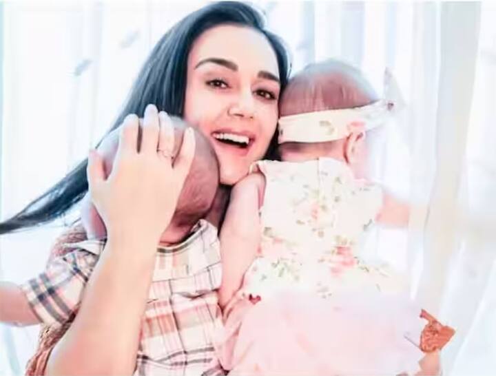 শাহরুখ খানের সঙ্গে কাল হো না হো ছবিতেও তিনি দক্ষতার পরিচয় দিয়েছেন। বলিউডে একের পর এক ছবিতে তিনি মনে রাখার চরিত্রে অভিনয় করেছেন।