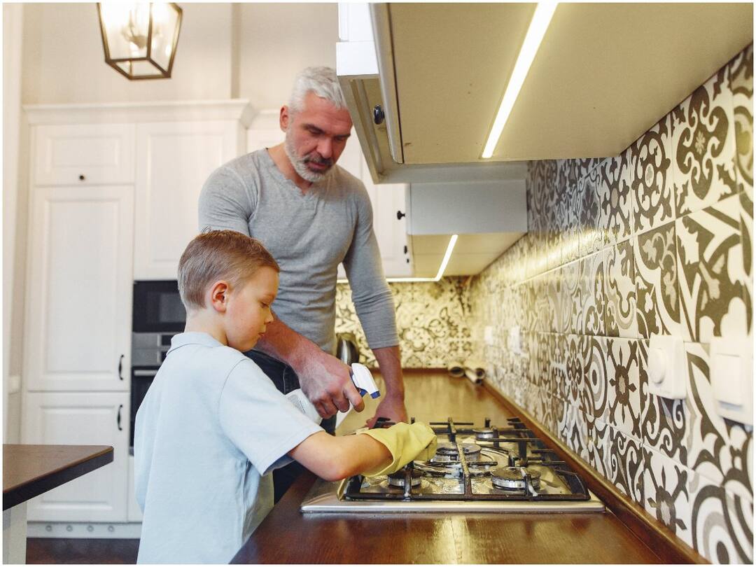 Stove Cleaning Get rid of grease on a gas stove? Follow these simple