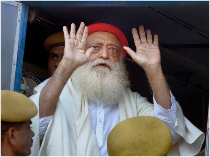 Asaram Bapu sentenced to life imprisonment in rape case, know about Asaram and his son Narayan Sai's crime history दो चचेरे भाई, दो बहनें, रेप और अधजली लाशें... आसाराम और उसके बेटे की क्राइम फाइल