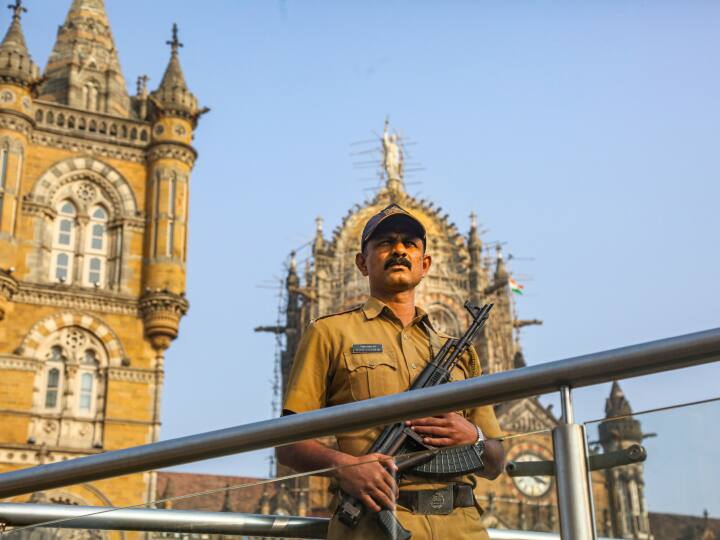 Mumbai: गेटवे ऑफ इंडिया पर प्रदर्शन में शामिल 36 लोगों के खिलाफ पुलिस ने वापस लिया केस, जानें- क्या था मामला? Mumbai Police withdraws case against 36 people involved in protest at Gateway of India violence in JNU Mumbai: गेटवे ऑफ इंडिया पर प्रदर्शन में शामिल 36 लोगों के खिलाफ पुलिस ने वापस लिया केस, जानें- क्या था मामला?
