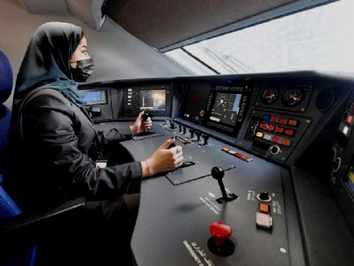 Womens rights in Saudi Arabia females Train Drivers Drive High-Speed Train In mecca madina, A Big change in Hardline Islamic nation सउदी अरब में महिलाएं चला रहीं हाई-स्पीड रेल, बाइक भी दौड़ाती हैं, जानें इन महिलाओं के बारे में