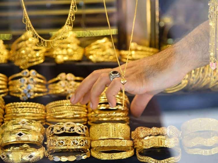 Gold Silver Rates increasing due to surge demand and wedding season in India Gold Silver Rate: शादियों के सीजन में महंगे सोने-चांदी ने बिगाड़ा बजट, जानें आज गोल्ड-सिल्वर के बढ़े हुए दाम