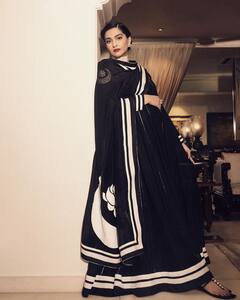 Sonam Kapoor Dresses: सूट में किस तरह दिख सकती हैं स्टनिंग, सोनम कपूर के इन लुक्स पर डालें एक नजर