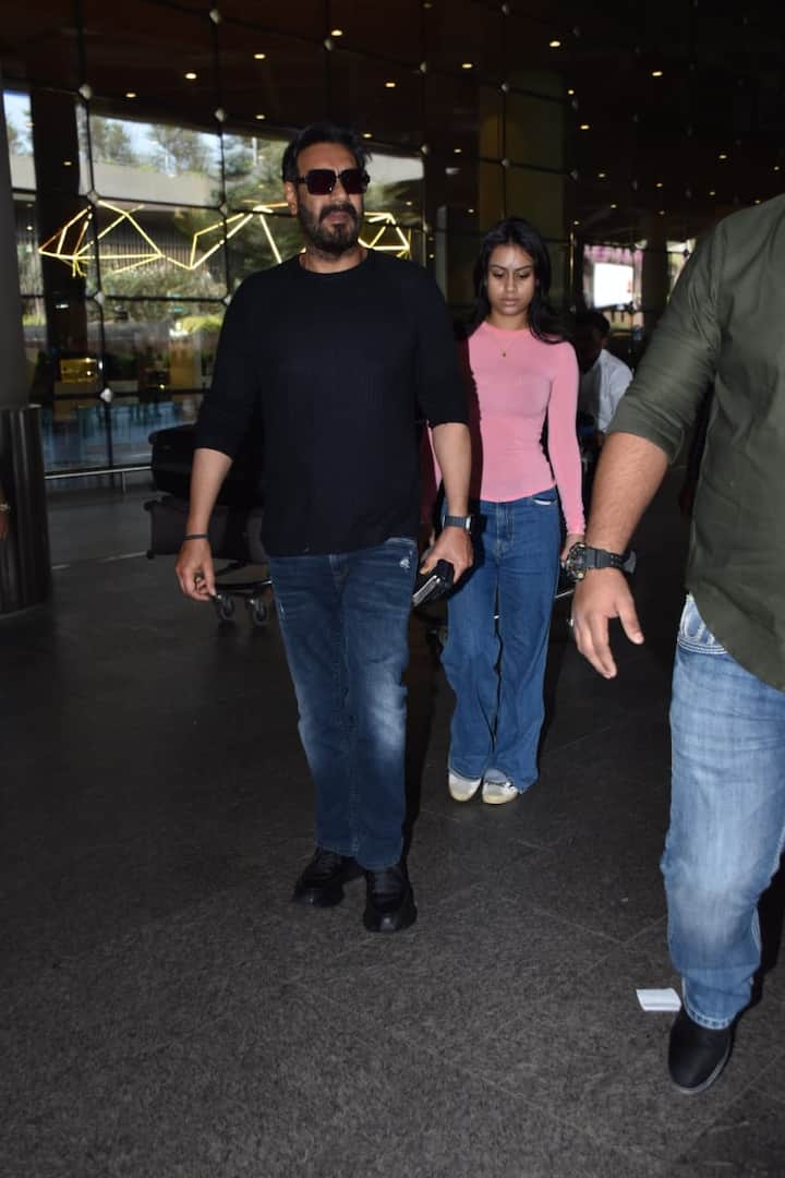 इन तस्वीरों को देखने के बाद लग रहा है कि बाप-बेटी की ये जोड़ी स्पेशल क्वालिटी टाइम स्पेंड करके लौटी है.