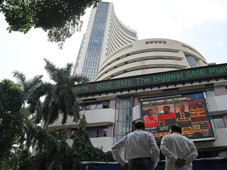 Closing Bell Share Market Updates Nifty ends flat Sensex rises 224 pts Share Market marathi news Share Market: मोठ्या अस्थिरतेनंतर शेअर बाजार काहीसा सावरला; Nifty जैसे थे तर Sensex 224 अंकांनी वधारला