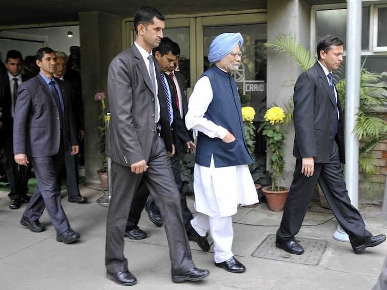 Former PM Manmohan Singh Conferred Lifetime Achievement Honour In UK