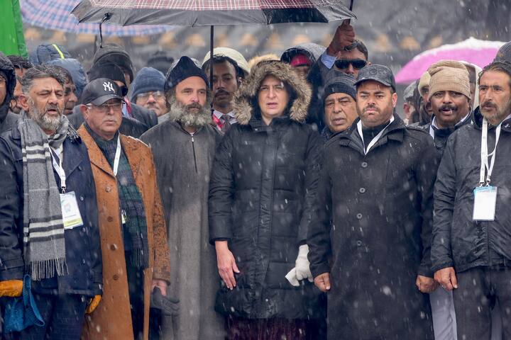 देश जोडताना राहुल गांधींसमोर काँग्रेसच्या नेत्यांना एकमेकांशी जोडून ठेवण्याचंही आव्हान आहे. यात्रा सुरु असतानाच हिमाचलमध्ये विजयी झालेल्या काँग्रेसनं गुजरातमध्ये सपाटून मार खाल्लाय.म्हणून यात्रेनं काँग्रेस पक्षाला काय मिळेल..यावर मोठी चर्चा झाली. भाजपनंही वेळोवेळी यात्रेवर टीका केली. आणि आज याच यात्रेचा समारोप झालाय. आता त्यातून निर्माण झालेलं नवचैतन्य टिकवण्याचं आव्हान राहुलसमोर असणार आहे.