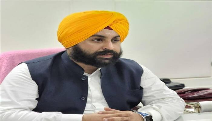 BHAGWANT MANN GOVERNMENT HAS KEPT 990 CRORE FOR HIGHER EDUCATION HARJOT SINGH BAINS ਭਗਵੰਤ ਮਾਨ ਸਰਕਾਰ ਨੇ ਉਚੇਰੀ ਸਿੱਖਿਆ ਲਈ ਰੱਖੇ 990 ਕਰੋੜ ਰੁਪਏ: ਹਰਜੋਤ ਸਿੰਘ ਬੈਂਸ