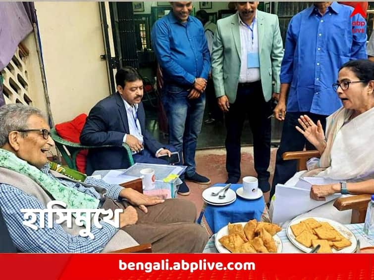 Amartya Sen reacts to Mamata Banerjee's gesture of presenting land record of his ancestral home in Santiniketan Amartya Sen: ‘ওঁর উৎসাহ দেখে আশ্চর্য হলাম, ভাল লাগল’, মমতার থেকে জমির কাগজ পেয়ে বললেন অমর্ত্য