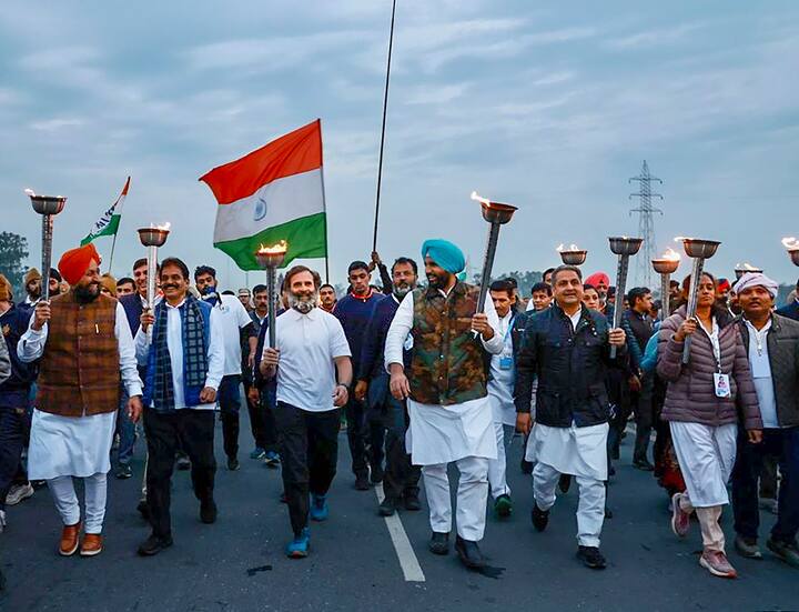 महत्त्वाचं म्हणजे नव्या तरुणांना काँग्रेसकडे येण्यासाठी मार्ग दाखवतानाच जुनेजाणते एकजूट राहावेत म्हणून प्रयत्न केला.