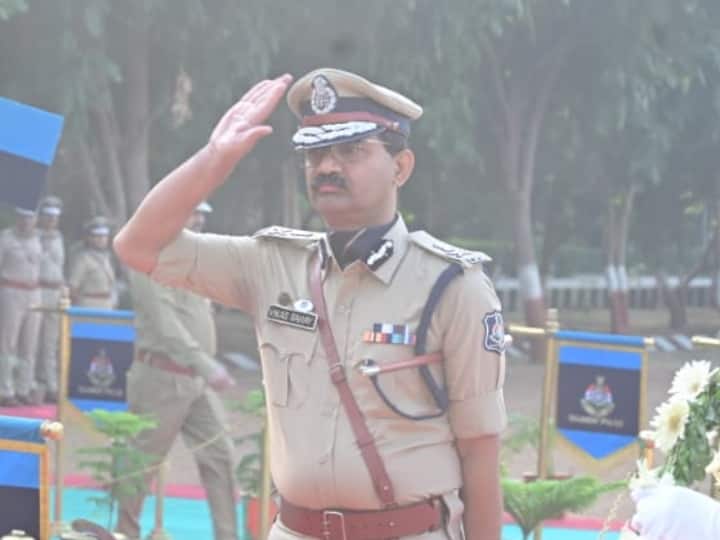 Vikas Sahay Senior IPS officer  has been appointed in-charge Director General of Police of Gujarat Gujarat New DGP: गुजरात पुलिस के 'बॉस' का नाम फाइनल, विकास सहाय बने इन-चार्ज डीजीपी