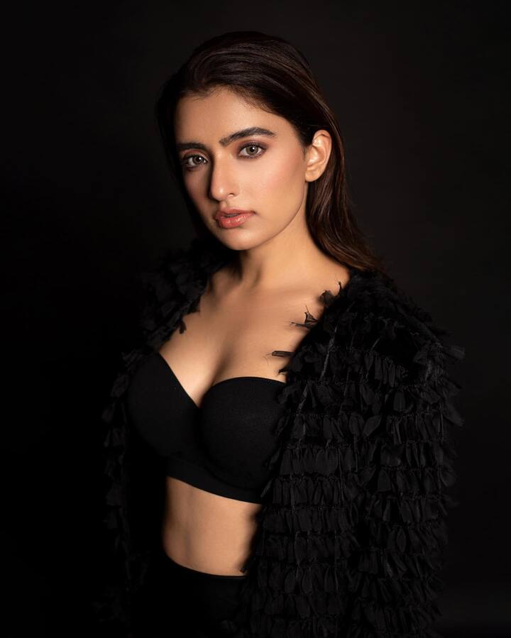 రుక్సర్ థిల్లాన్ -Image Credit:Rukshar Dhillon/Instagram