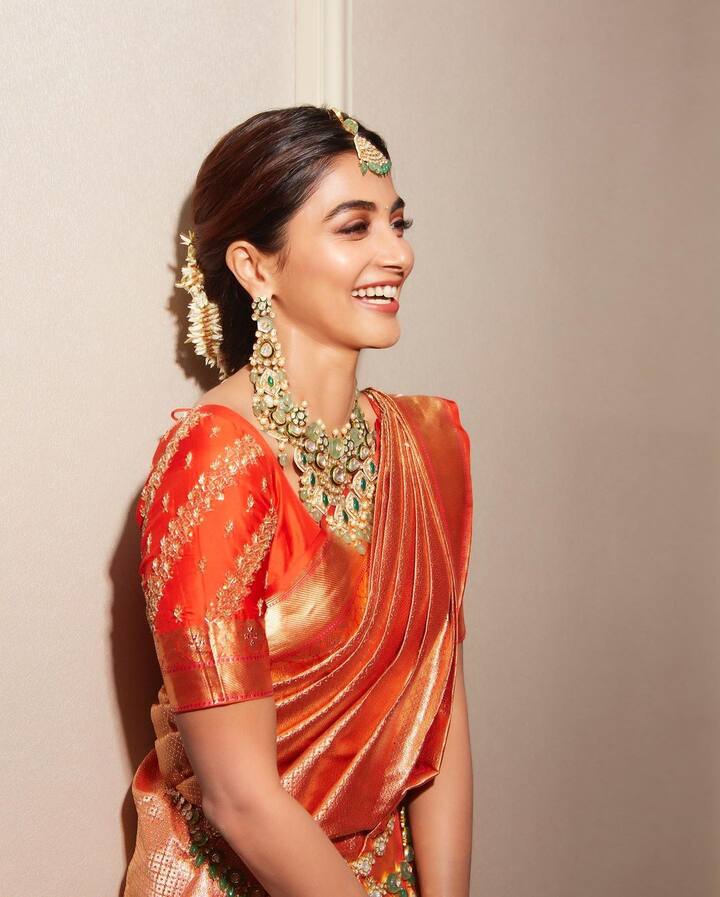 pooja hegde: સિલ્કની સાડીમાં પૂજા હેગડેનો જોવા મળ્યો ગ્લેમરસ અંદાજ, જુઓ તસવીરો