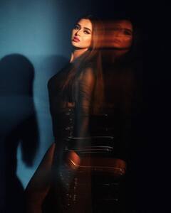 Tejasswi Prakash: ब्लैक शिमरी ड्रेस में बला की खूबसूरत दिखीं तेजस्वी प्रकाश, थाई हाई कट ने खींचा सबका ध्यान