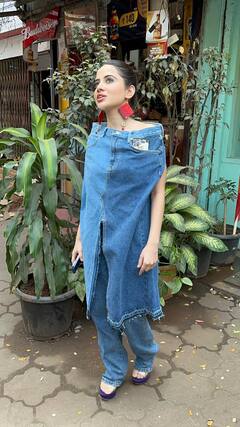 Uorfi Javed New Outfit: उर्फी का आउटफिट हुआ खराब तो जल्दबाजी में पहना ऐसा कपड़ा कि मुड़-मुड़कर देखने लगे लोग