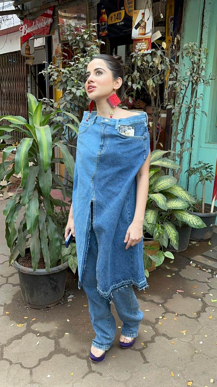 एक बार फिर उर्फी जावेद ने अपने ड्रेसिंग सेंस से लोगों को हैरान कर दिया है. उर्फी जावेद का लुक चर्चा का विषय बना.