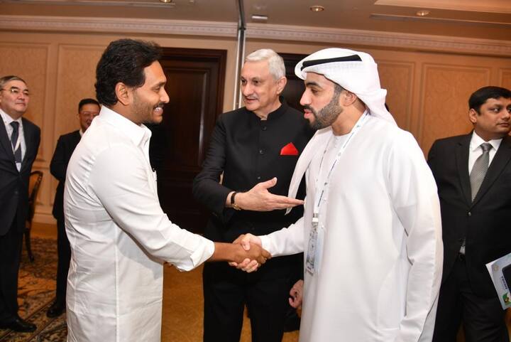ప్రపంచ వేదికపై ఏపీని నిలబెట్టేందుకు మీ సహకారం కావాలని వ్యాపారవేత్తలను జగన్ ను కోరారు. ఏపీలో పెట్టుబడులు పెట్టేందుకు ప్రభుత్వం తరఫున సహకారం అందిస్తామని చెప్పారు.