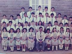 ऋतिक रोशन के क्लासमेट थे जॉन अब्राहम, बचपन में साथ मस्ती और पढ़ाई करते थे ये नामी कलाकार, वायरल तस्वीर में पहचान पाए क्या ?