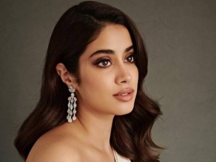 Janhvi Kapoor : जान्हवी कपूरला दाक्षिणात्य सुपरस्टार विजय सेतुपतिसोबत काम करायचं आहे.